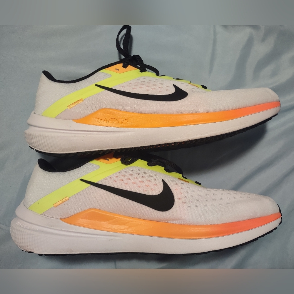 Nike Air Men's Winflow 10 Volt Running Shoes Size 10.5